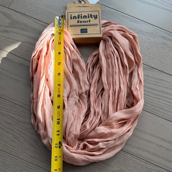Cotton Silk Blend Infinity Scarf in Peach  blush 🍑☺️ - Picture 8 of 8